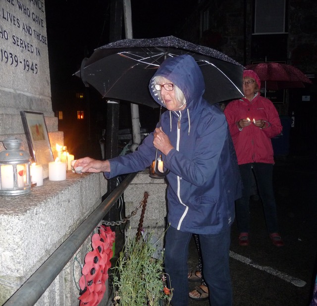 16 memorial ww1 candles 4 8 2014 004